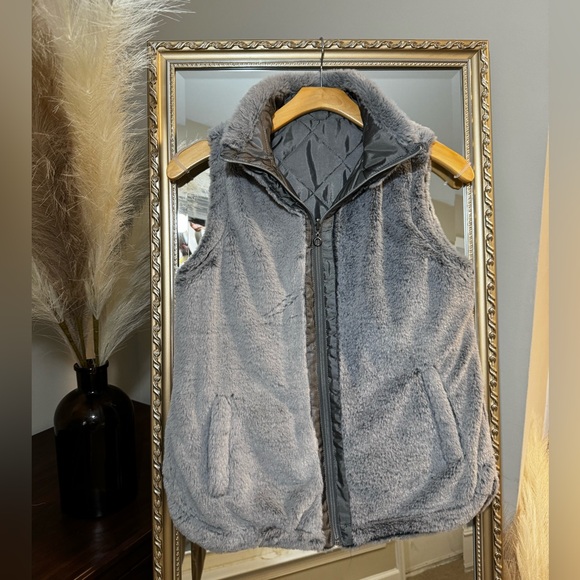 Reversible Faux Fur & Quilted Vest – Women’s Medium, Gray - Picture 2 of 5